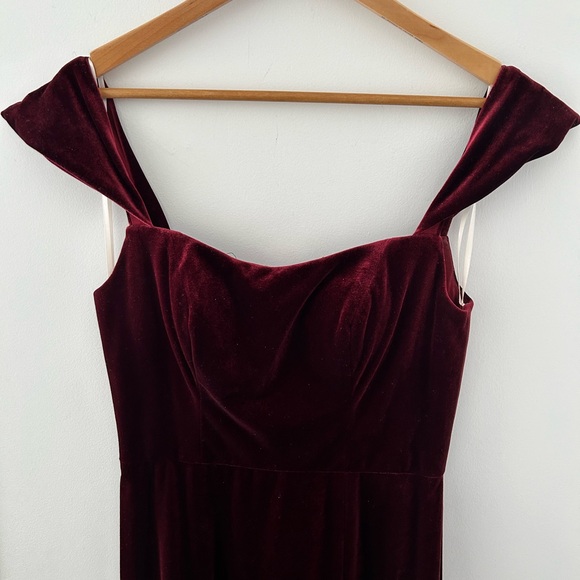 Jenny Yoo Issa Off-The-Shoulder Stretch Velvet Column Gown | SOLD OUT | size 8 - Picture 6 of 7